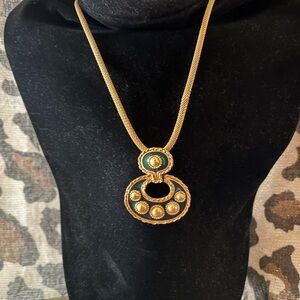 Elegant Gold and Green Pendant Necklace